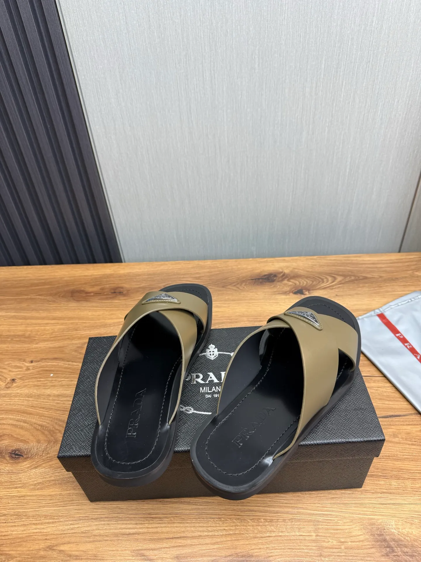 Factory price 340💰 ＰＲＡＤＡPrada - popular men's slippers hot sale 🔥 🩴Official website one to one production 38-45 sizes 45 46 🉑️Customized!